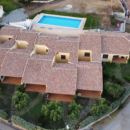 Residence Baia Sant Anna Con Piscina Tanaunella Kültér fotó