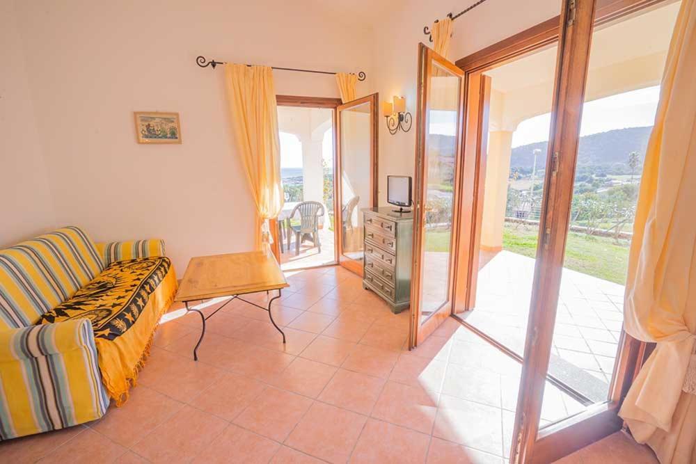 Residence Baia Sant Anna Con Piscina Tanaunella Kültér fotó
