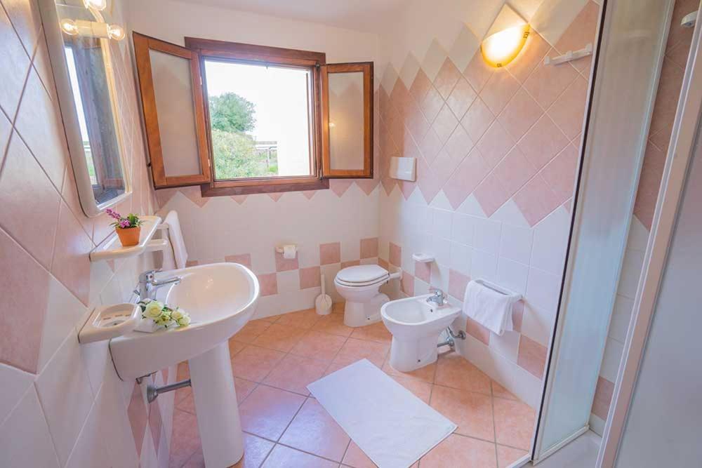 Residence Baia Sant Anna Con Piscina Tanaunella Kültér fotó