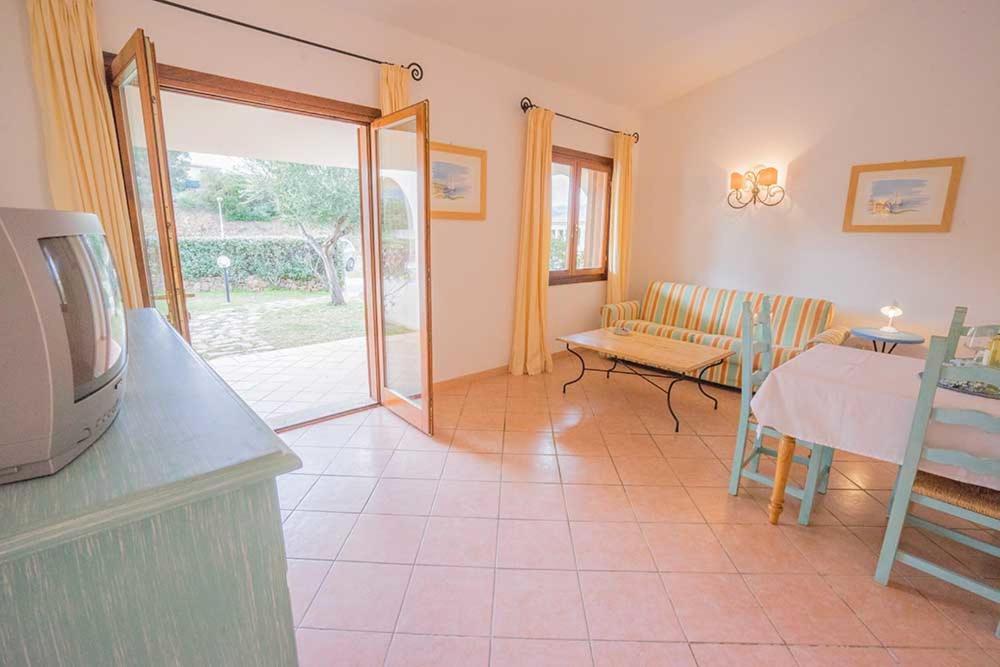 Residence Baia Sant Anna Con Piscina Tanaunella Kültér fotó