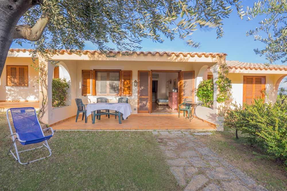 Residence Baia Sant Anna Con Piscina Tanaunella Kültér fotó