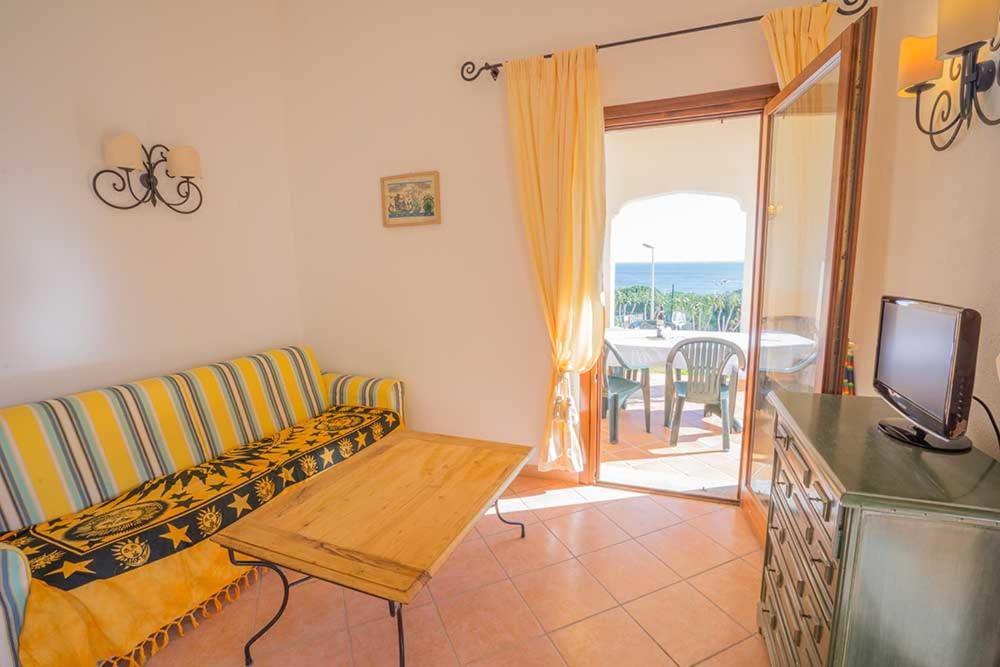 Residence Baia Sant Anna Con Piscina Tanaunella Kültér fotó