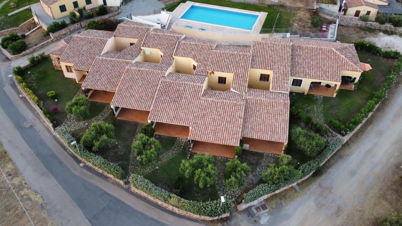 Residence Baia Sant Anna Con Piscina Tanaunella Kültér fotó