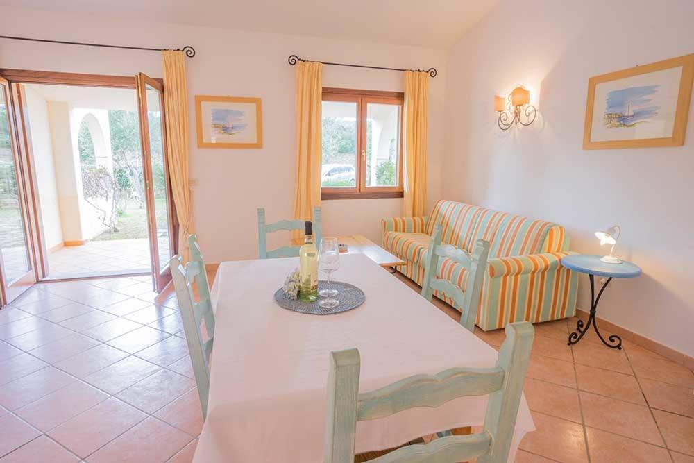 Residence Baia Sant Anna Con Piscina Tanaunella Kültér fotó