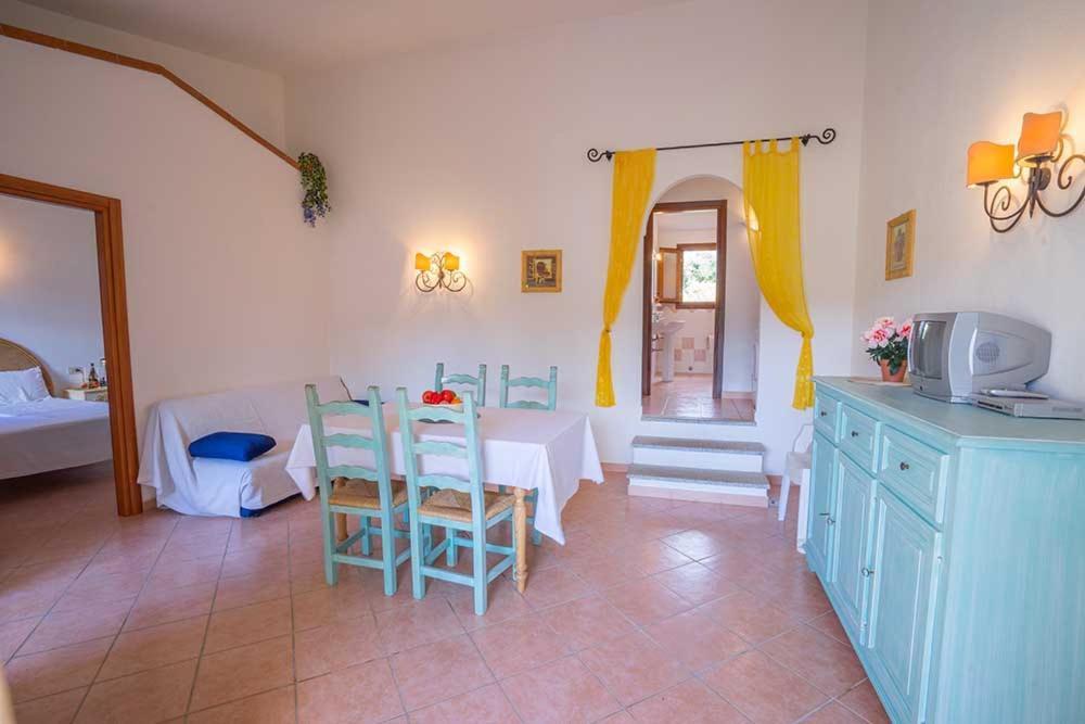 Residence Baia Sant Anna Con Piscina Tanaunella Kültér fotó