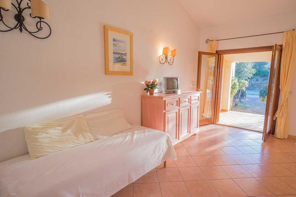 Residence Baia Sant Anna Con Piscina Tanaunella Kültér fotó
