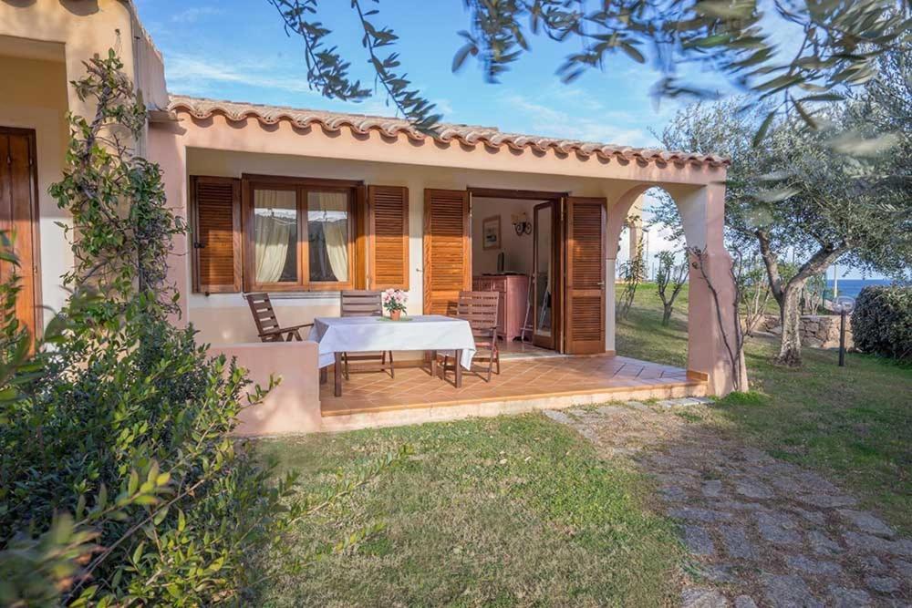 Residence Baia Sant Anna Con Piscina Tanaunella Kültér fotó
