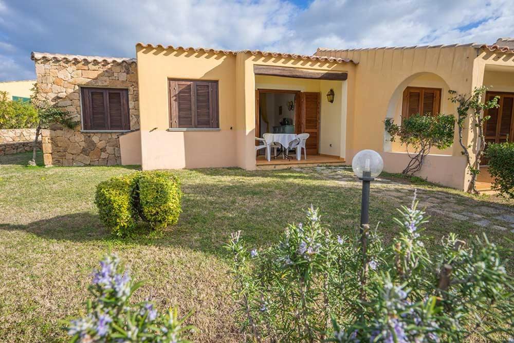 Residence Baia Sant Anna Con Piscina Tanaunella Kültér fotó