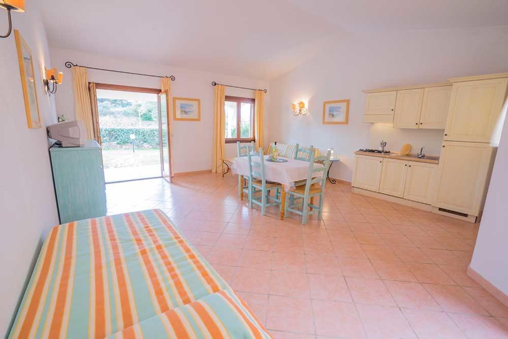 Residence Baia Sant Anna Con Piscina Tanaunella Kültér fotó