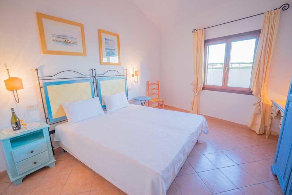 Residence Baia Sant Anna Con Piscina Tanaunella Kültér fotó