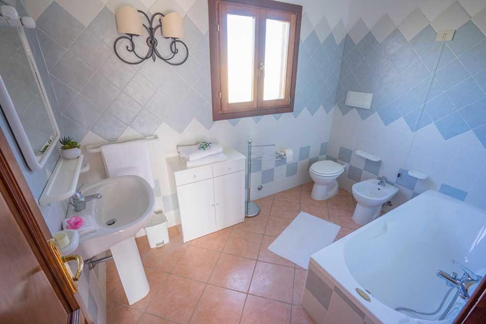 Residence Baia Sant Anna Con Piscina Tanaunella Kültér fotó