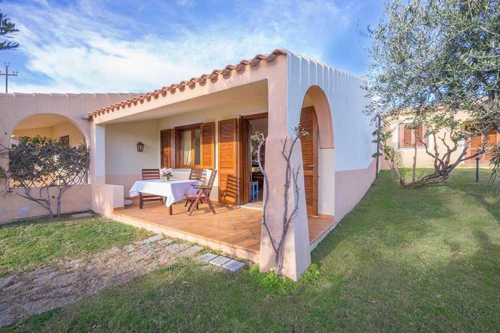 Residence Baia Sant Anna Con Piscina Tanaunella Kültér fotó