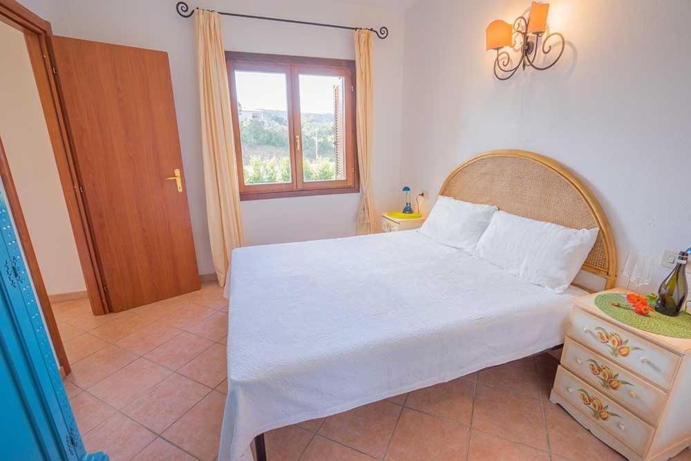 Residence Baia Sant Anna Con Piscina Tanaunella Kültér fotó