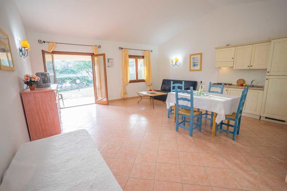 Residence Baia Sant Anna Con Piscina Tanaunella Kültér fotó