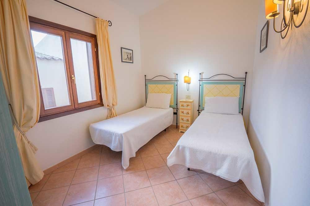 Residence Baia Sant Anna Con Piscina Tanaunella Kültér fotó