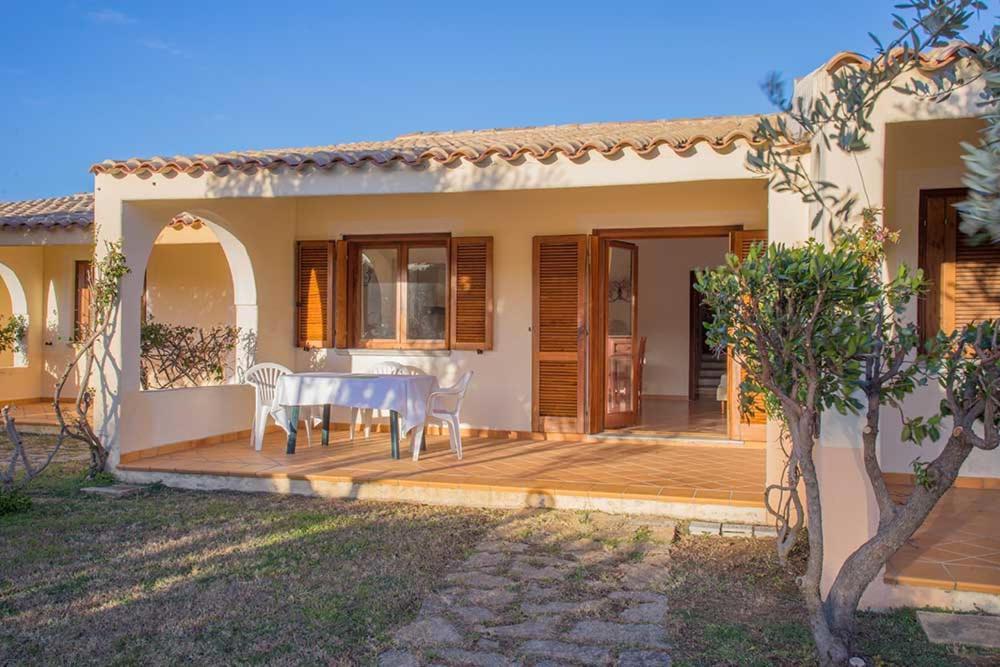 Residence Baia Sant Anna Con Piscina Tanaunella Kültér fotó