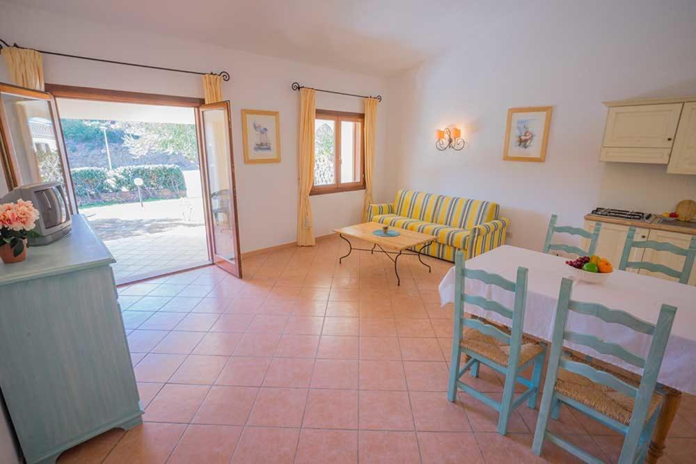 Residence Baia Sant Anna Con Piscina Tanaunella Kültér fotó