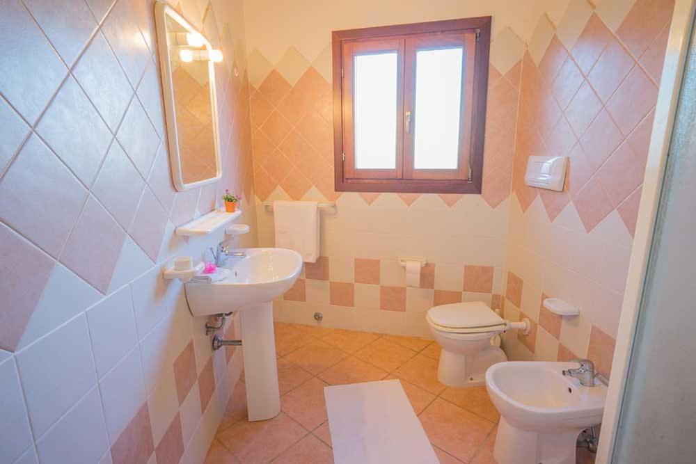 Residence Baia Sant Anna Con Piscina Tanaunella Kültér fotó